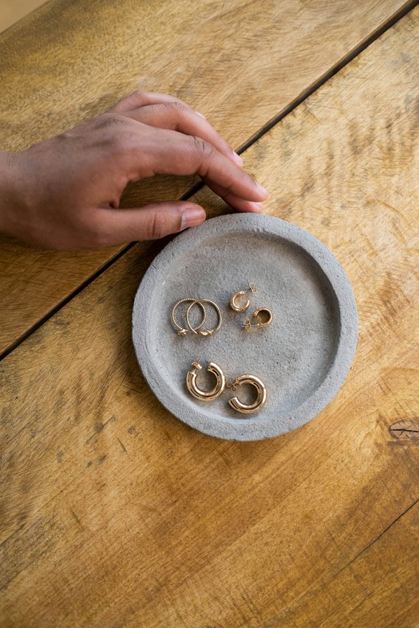 Guide complet des boucles d'oreilles créoles : trouvez votre style